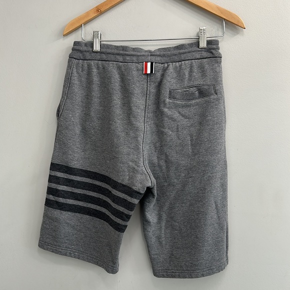 THOM BROWNE MEDIUM GREY COTTON LOOPBACK TONAL 4-BAR SWEAT SHORTS - Picture 10 of 16